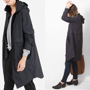 Everlane Lightweight Anorak in Navy